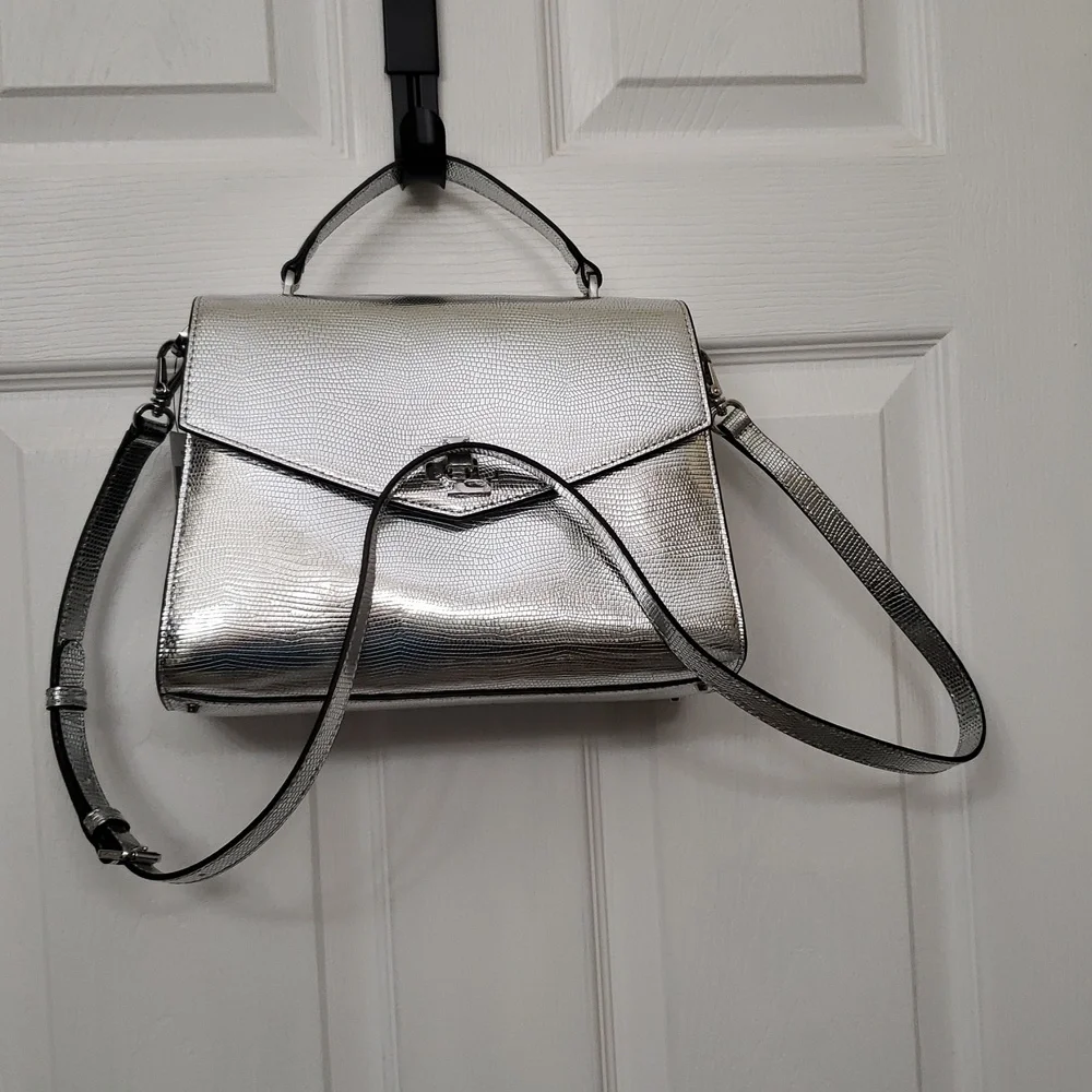 Lauren Ralph LaurenSilver Satchel with Structured Shape and Flap Closure.‎ (B1)